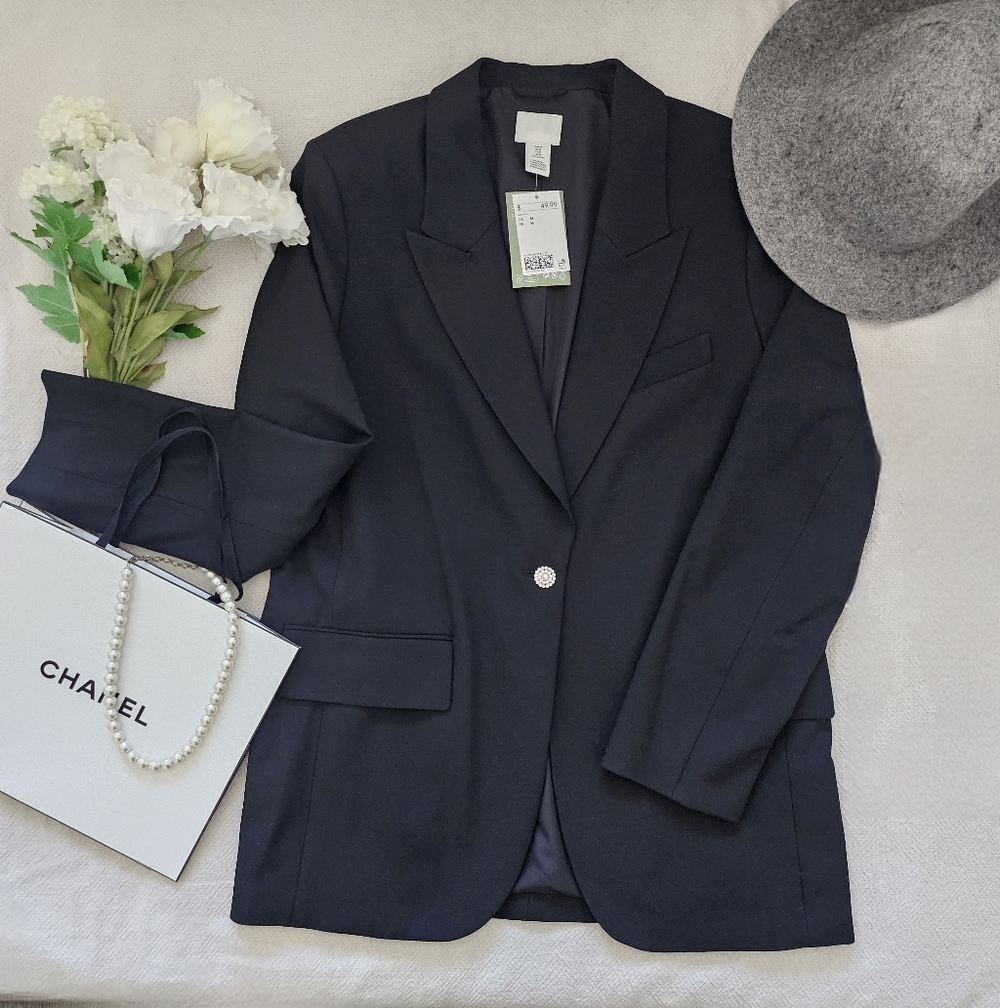 NWT H&M Black Relaxed Fit Blazer with Crystal Button - Size M